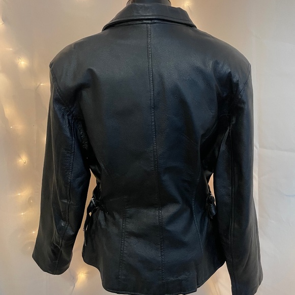 Classic Black Leather Jacket – Timeless & Versatile - Picture 2 of 4